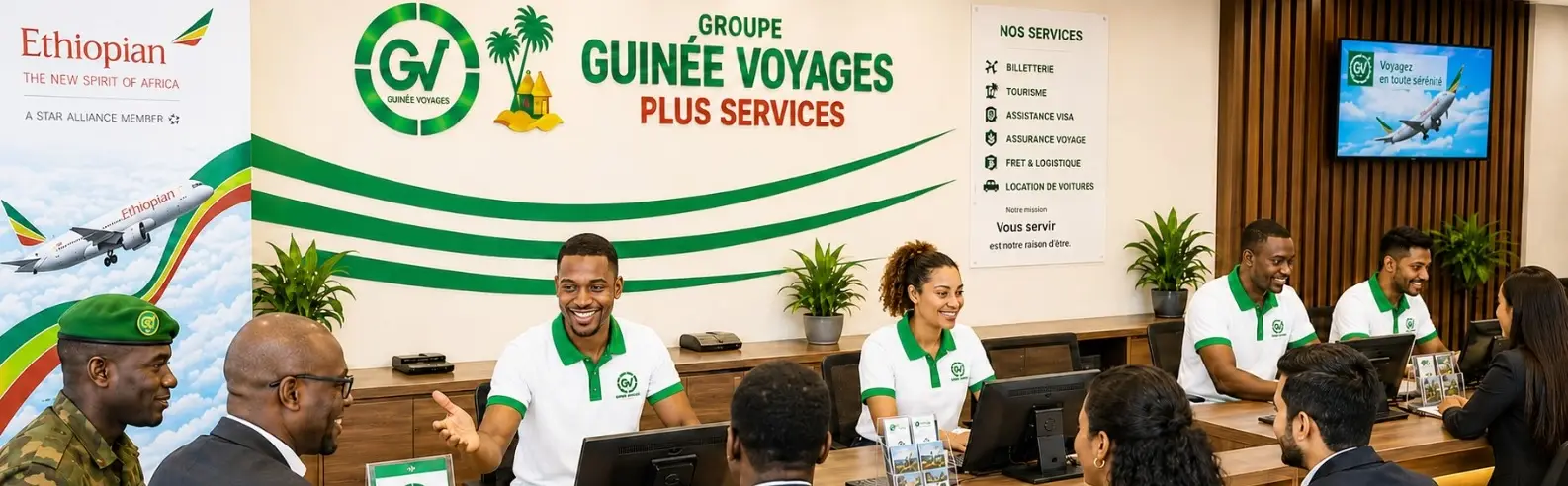 Équipe Guinée Voyages accueillant un groupe de voyageurs