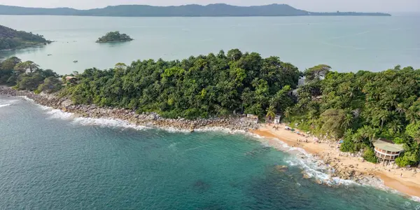 Plage tropicale des Îles de Loos en Guinée